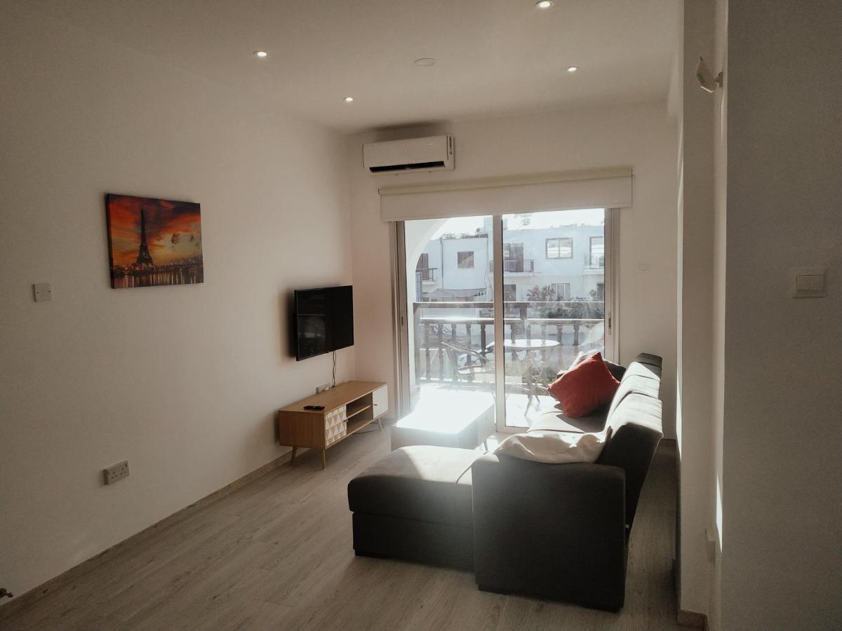 Charming Holiday Retreat Kato Paphos Apt 400M To The Beach Luaran gambar