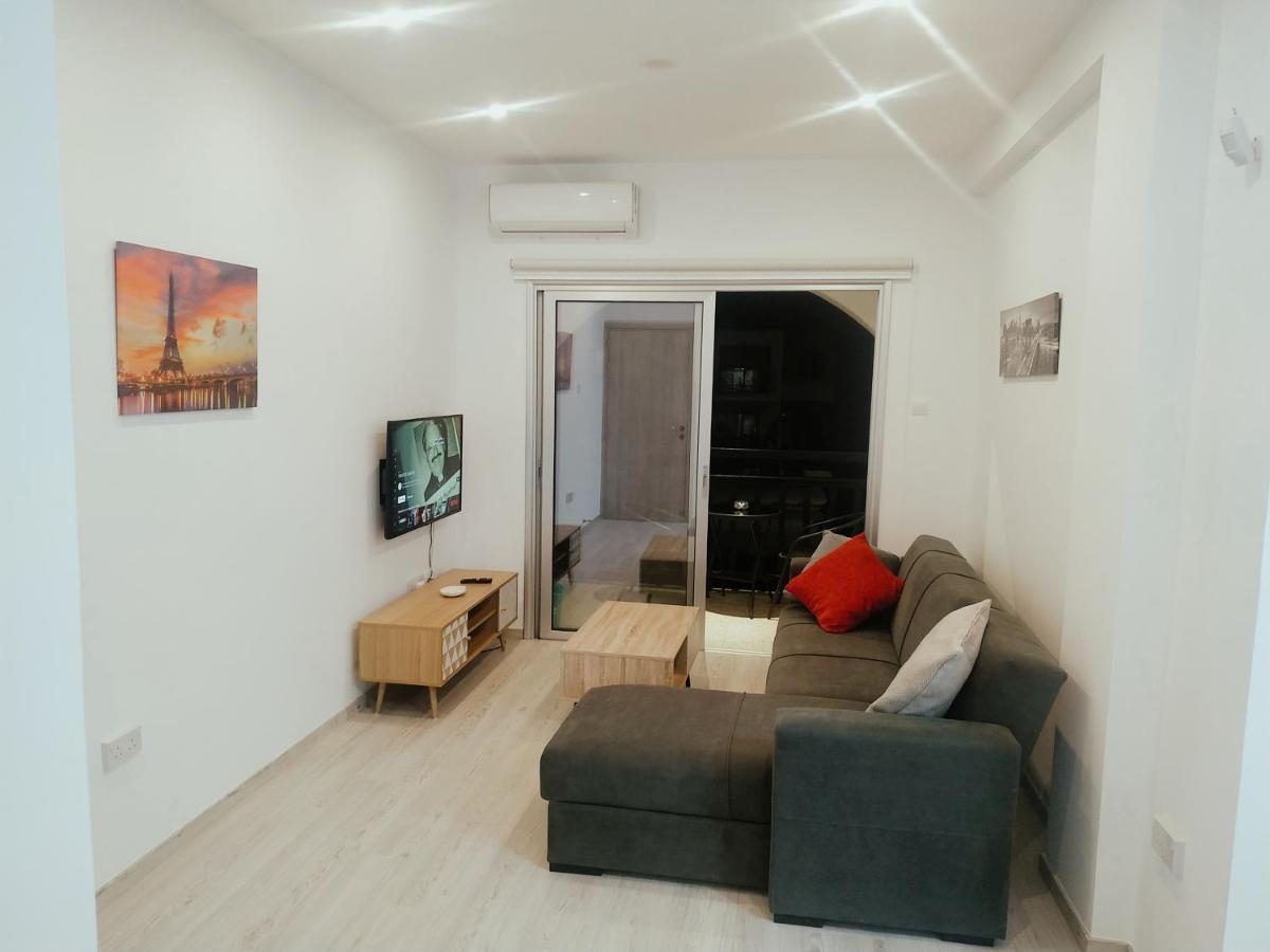 Charming Holiday Retreat Kato Paphos Apt 400M To The Beach Luaran gambar