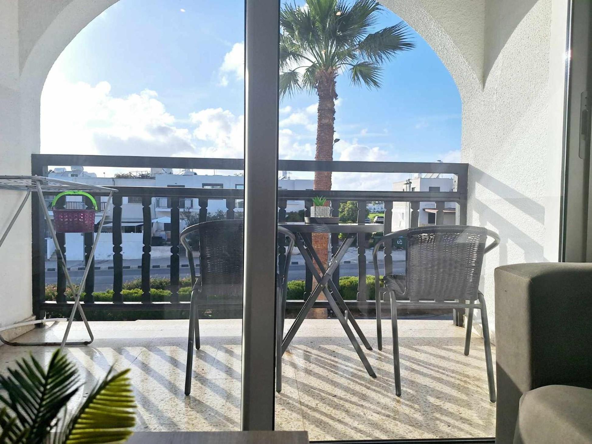 Charming Holiday Retreat Kato Paphos Apt 400M To The Beach Luaran gambar